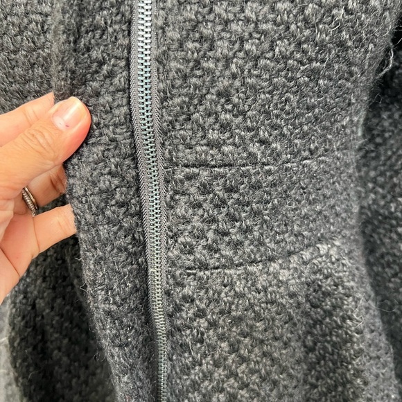 Beautiful green with envy knitted coat - Picture 3 of 8